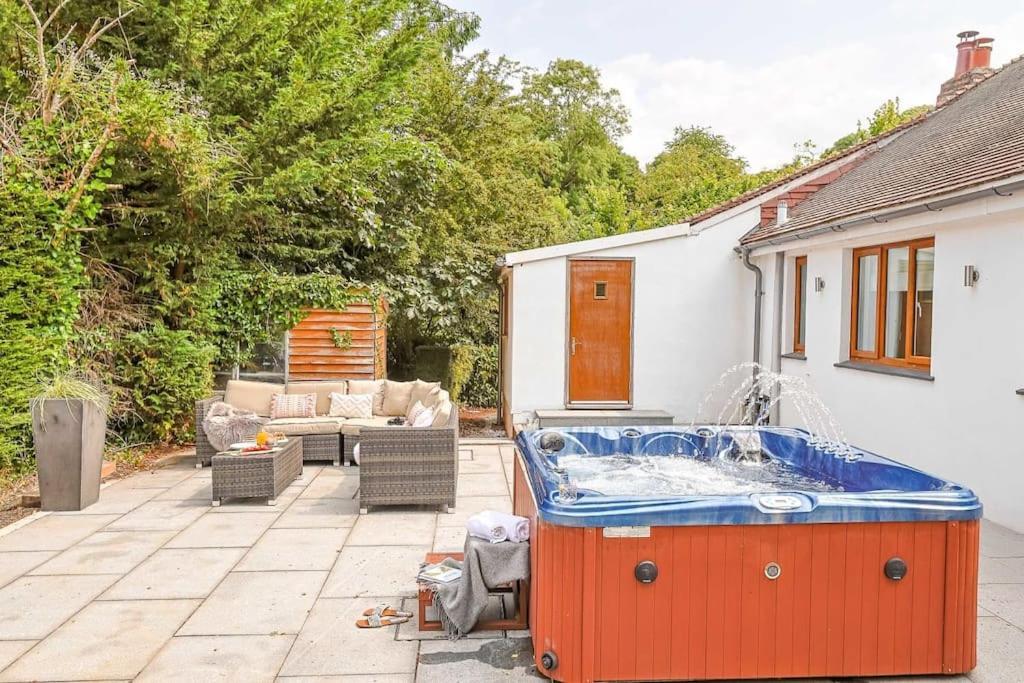 Bramblewood - Cosy Chic, Hot Tub, Close To Beach Stokeinteignhead Exterior photo