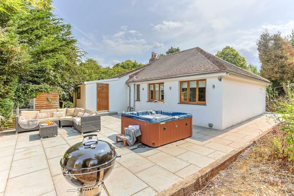 Bramblewood - Cosy Chic, Hot Tub, Close To Beach Stokeinteignhead Exterior photo