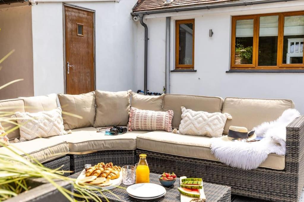 Bramblewood - Cosy Chic, Hot Tub, Close To Beach Stokeinteignhead Exterior photo